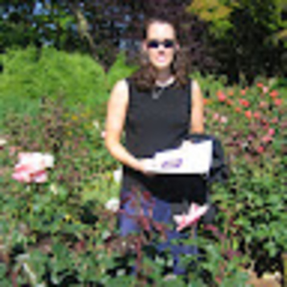 Meet your Posher, Stephanie - Picture 1 of 1